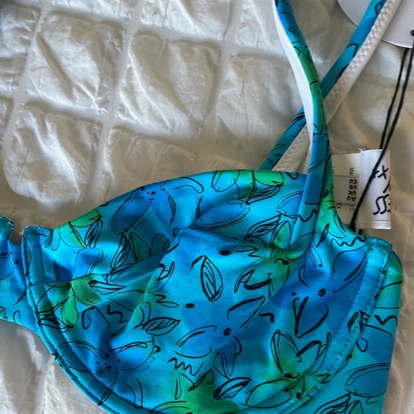 Princess Polly Sadley underwire shine bikini top - Picture 6 of 12